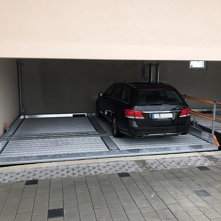 Parking system with Mercedes