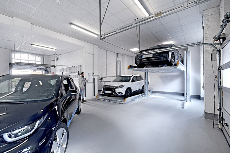 Parker in Garage